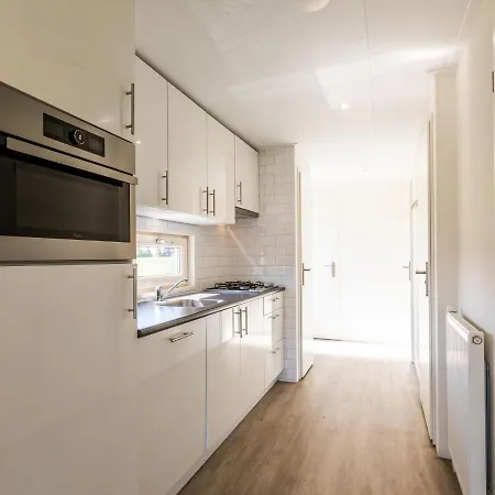 Modern With Dishwasher, Only 18 Km From Rotterdam
